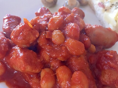 インゲン豆とソーセージのピリ辛トマト煮込み